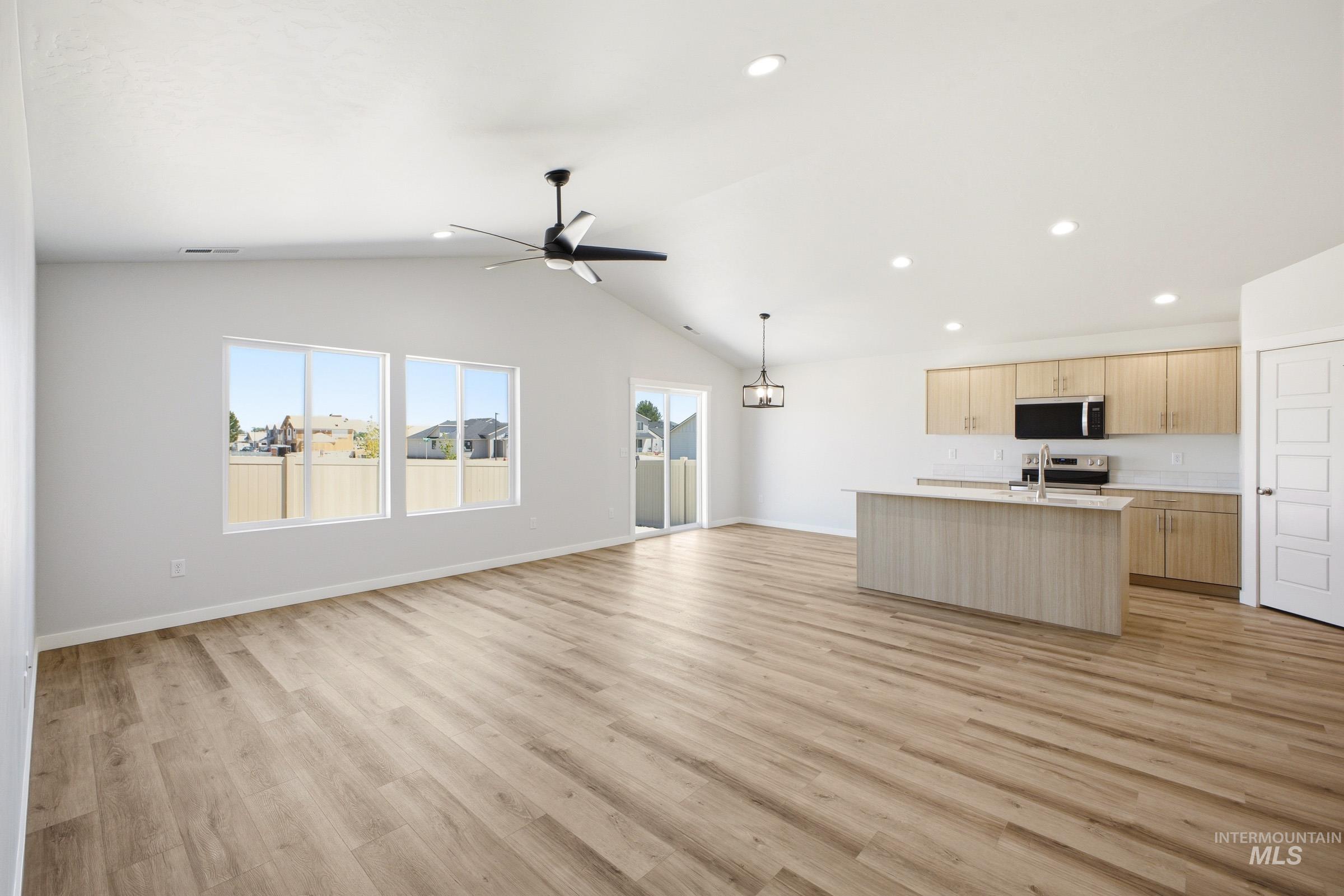 2520 W Tar Sands Dr, Kuna, Idaho 83634, 3 Bedrooms, 2 Bathrooms, Residential For Sale, Price $437,990,MLS 99000977