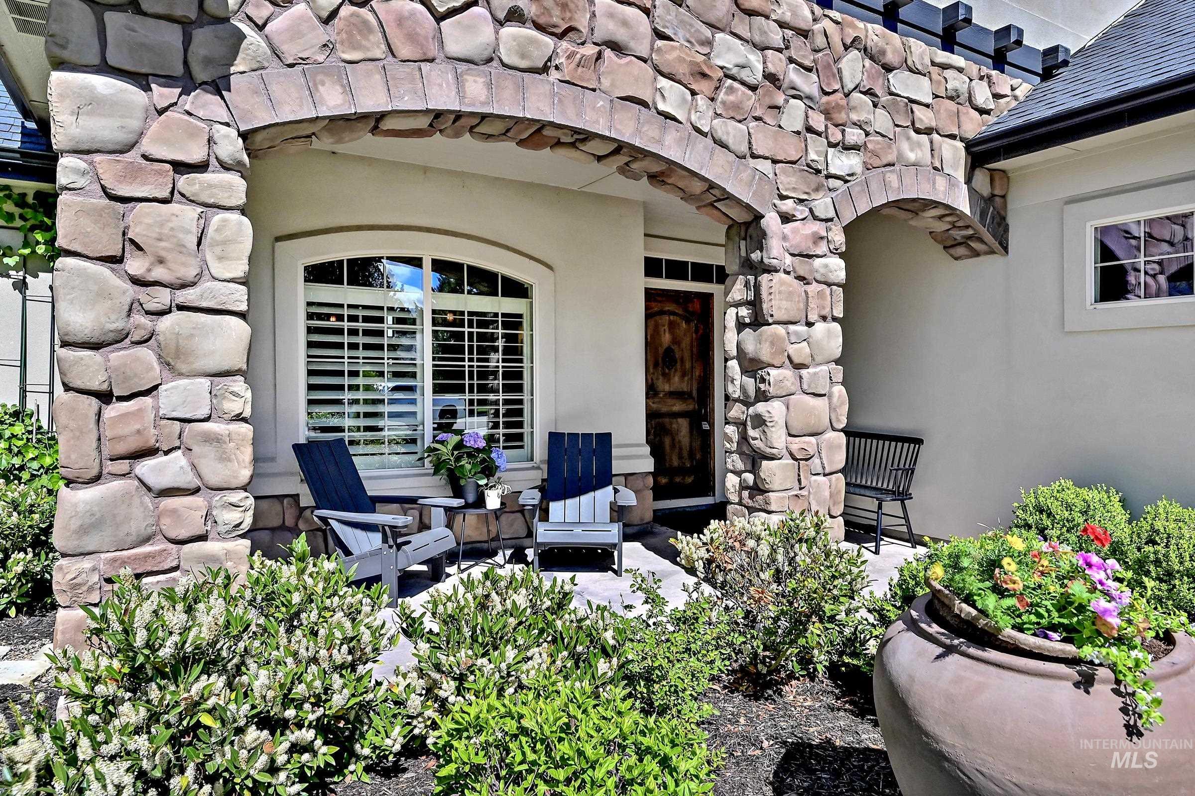 1354 W Overlake Ct, Eagle, Idaho 83616, 5 Bedrooms, 3 Bathrooms, Residential For Sale, Price $975,000, 99000979