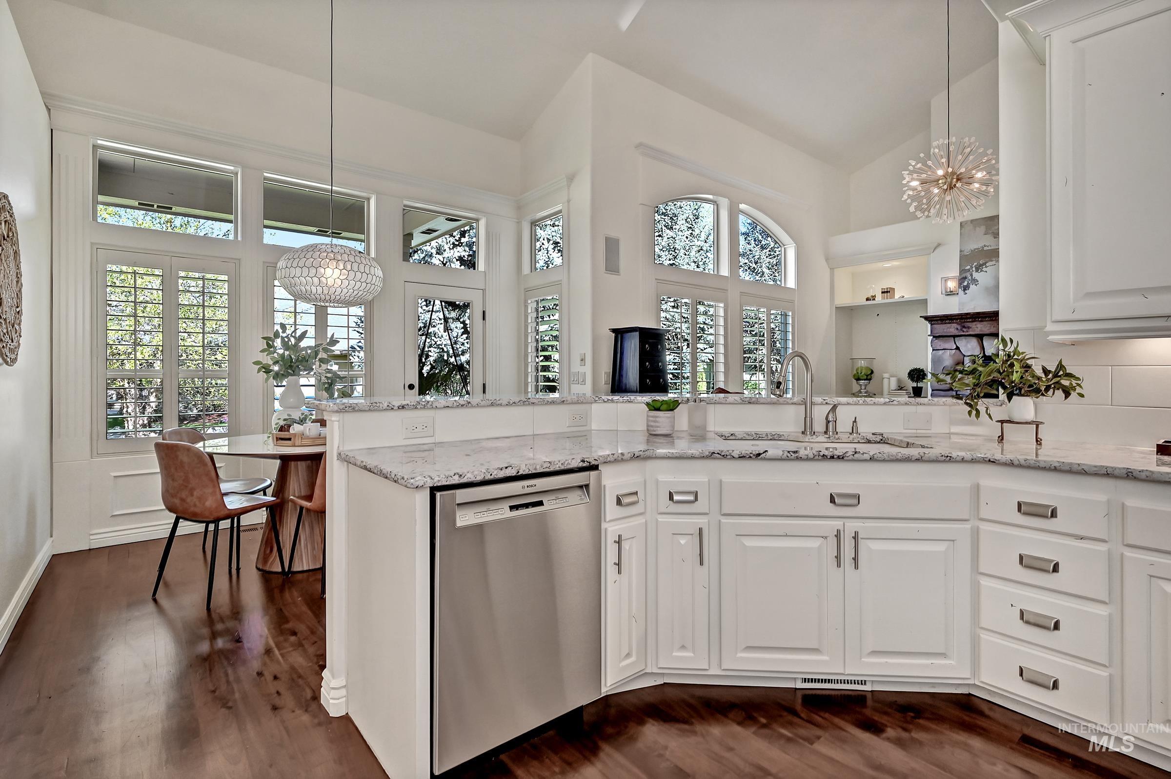 1354 W Overlake Ct, Eagle, Idaho 83616, 5 Bedrooms, 3 Bathrooms, Residential For Sale, Price $975,000, 99000979