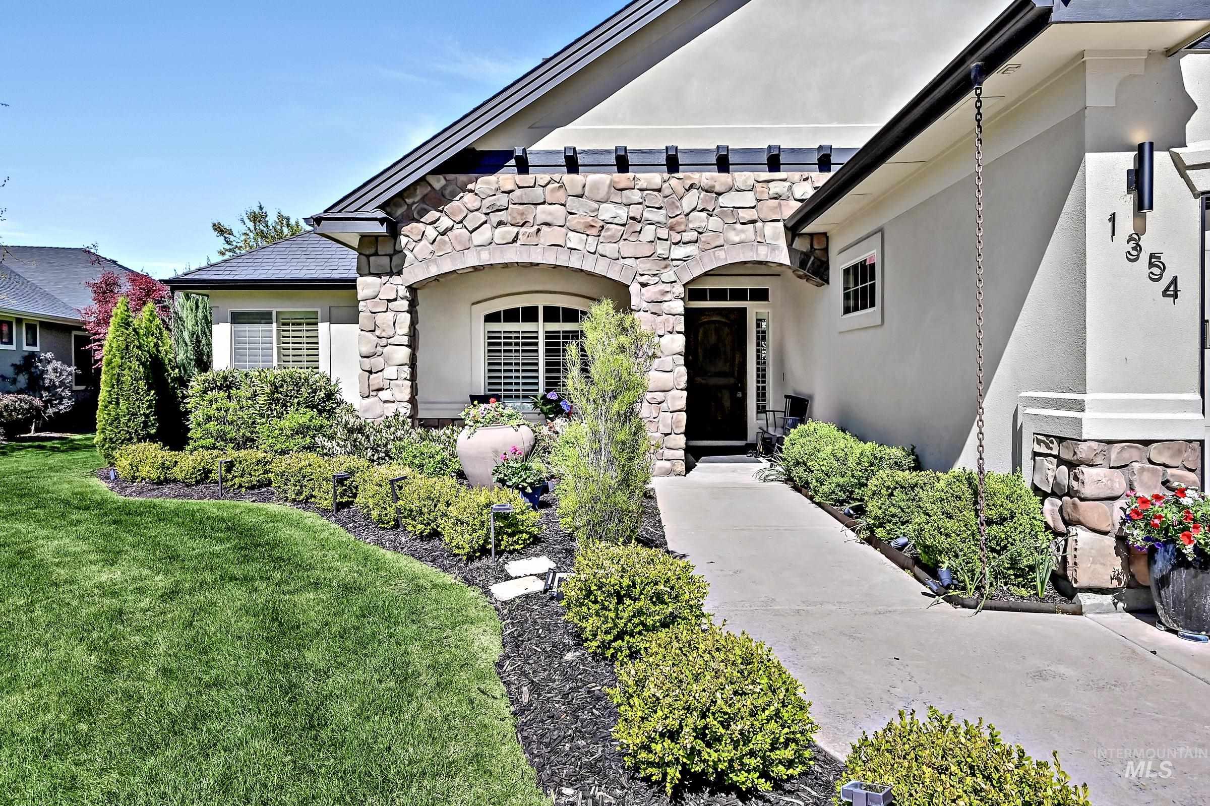 1354 W Overlake Ct, Eagle, Idaho 83616, 5 Bedrooms, 3 Bathrooms, Residential For Sale, Price $975,000, 99000979