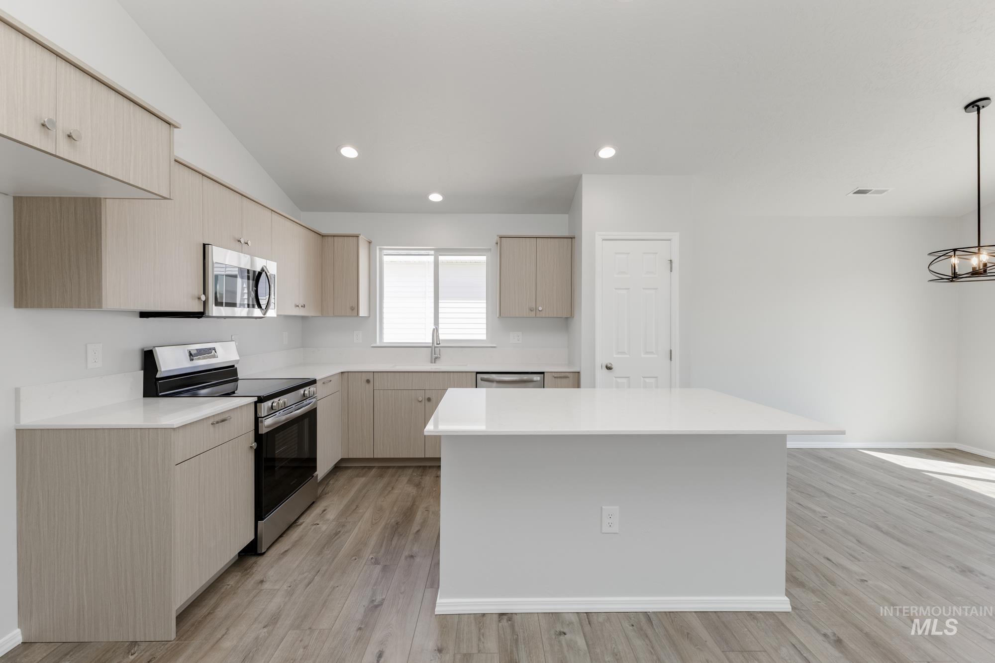 1342 N Coltsfoot Ave, Kuna, Idaho 83634, 3 Bedrooms, 2 Bathrooms, Residential For Sale, Price $438,990,MLS 99000980