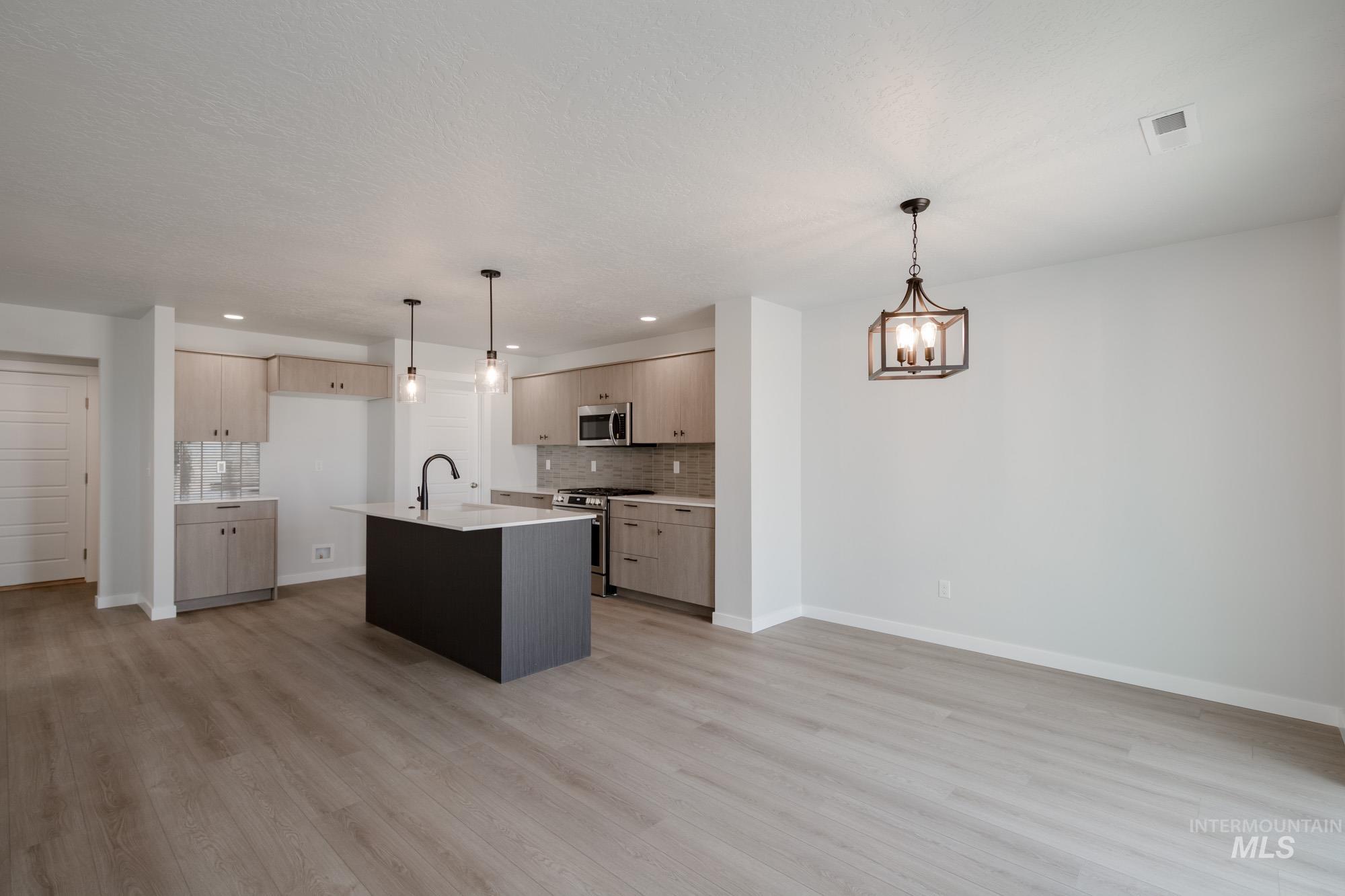 1268 N Coltsfoot Ave, Kuna, Idaho 83634, 5 Bedrooms, 2.5 Bathrooms, Residential For Sale, Price $499,990,MLS 99000984