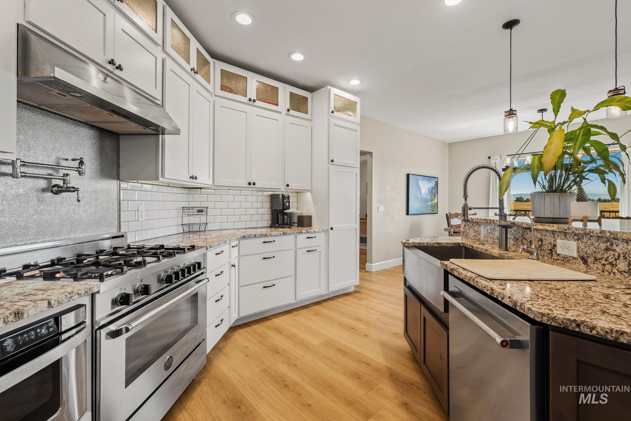2501 Westridge, Clarkston, Washington 99403, 4 Bedrooms, 3 Bathrooms, Residential For Sale, Price $910,000,MLS 99000990