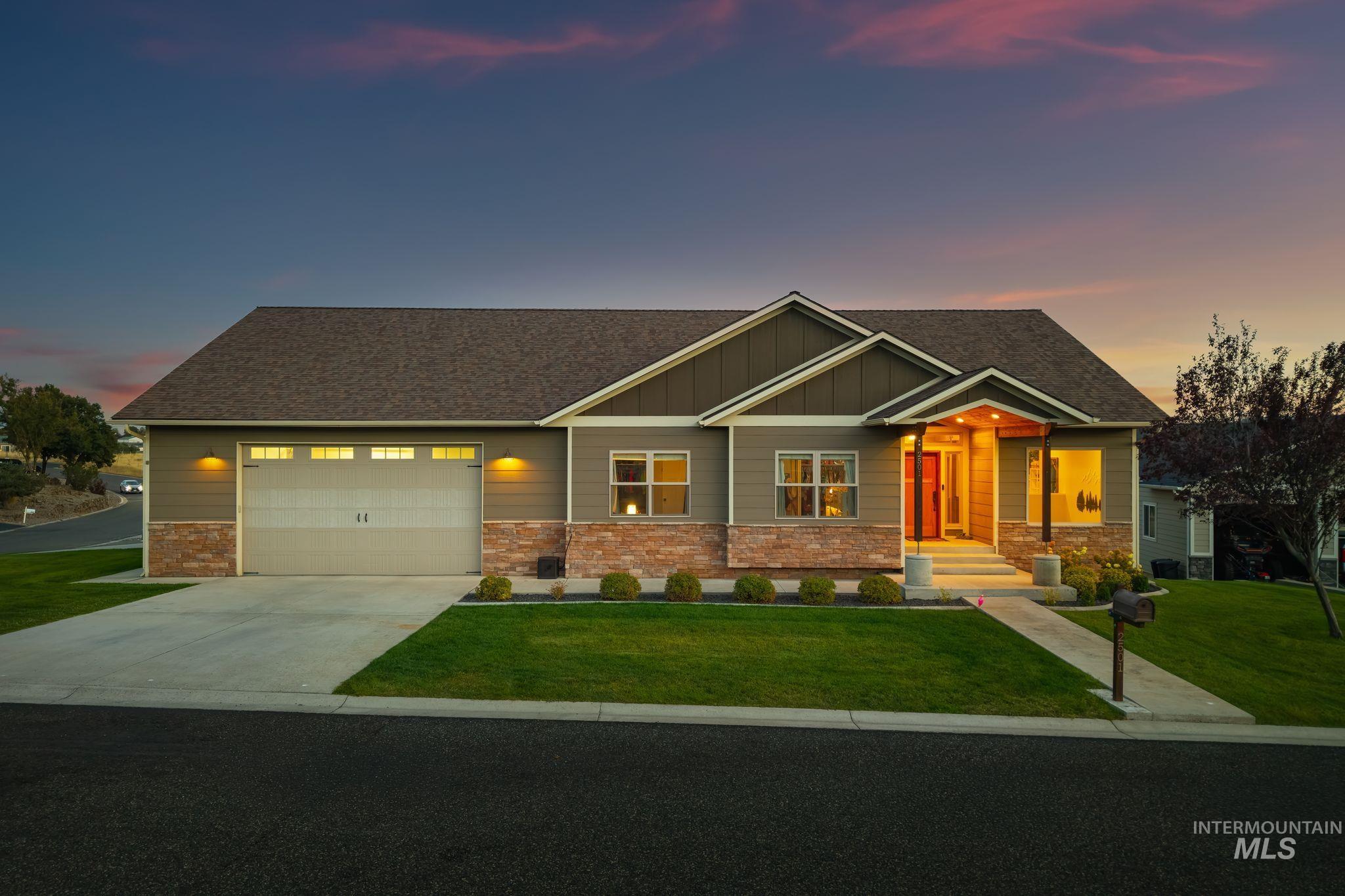 2501 Westridge, Clarkston, Washington 99403, 4 Bedrooms, 3 Bathrooms, Residential For Sale, Price $910,000,MLS 99000990