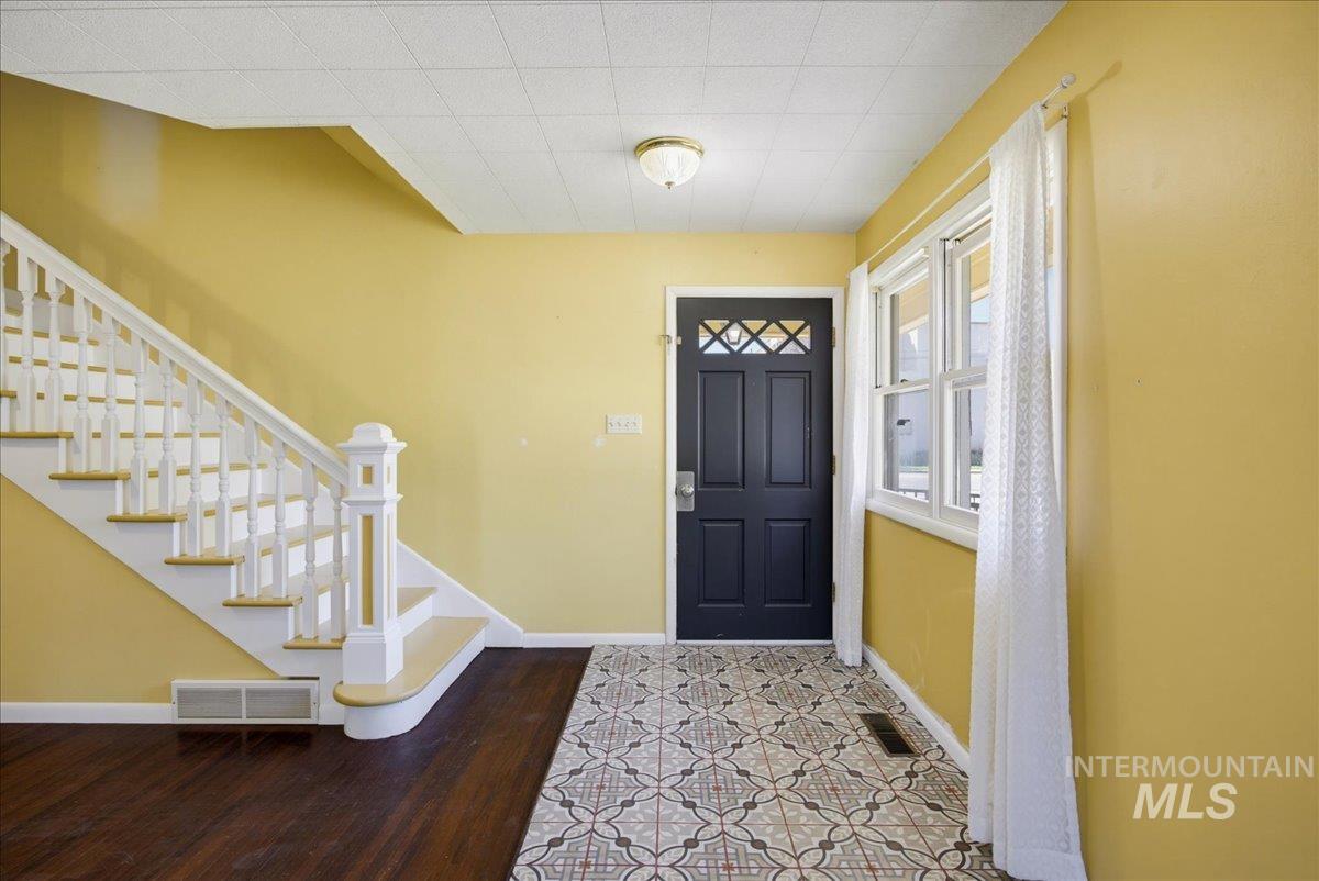 1803 S 10th Ave, Caldwell, Idaho 83605, 3 Bedrooms, 2 Bathrooms, Residential For Sale, Price $579,900,MLS 99000993