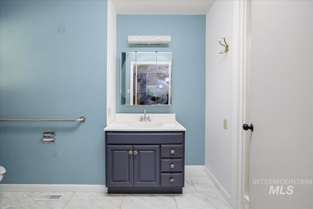 1803 S 10th Ave, Caldwell, Idaho 83605, 3 Bedrooms, 2 Bathrooms, Residential For Sale, Price $579,900,MLS 99000993