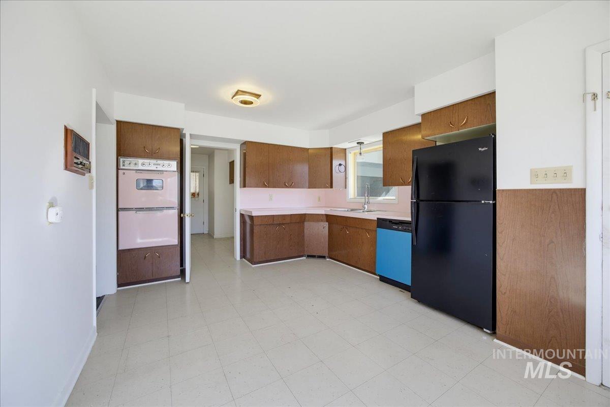 1803 S 10th Ave, Caldwell, Idaho 83605, 3 Bedrooms, 2 Bathrooms, Residential For Sale, Price $579,900,MLS 99000993