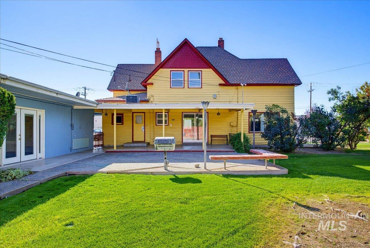 1803 S 10th Ave, Caldwell, Idaho 83605, 3 Bedrooms, 2 Bathrooms, Residential For Sale, Price $579,900,MLS 99000993