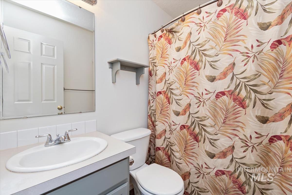 11927 Colonial, Caldwell, Idaho 83605, 3 Bedrooms, 2 Bathrooms, Residential For Sale, Price $349,900,MLS 99000998