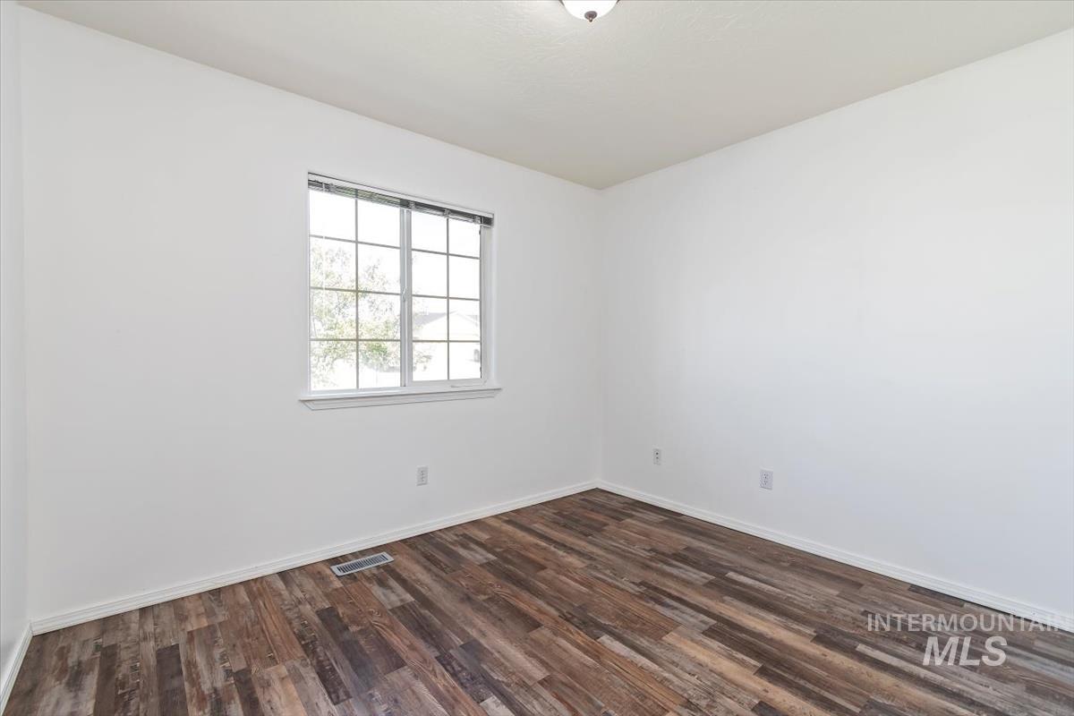 11927 Colonial, Caldwell, Idaho 83605, 3 Bedrooms, 2 Bathrooms, Residential For Sale, Price $349,900,MLS 99000998