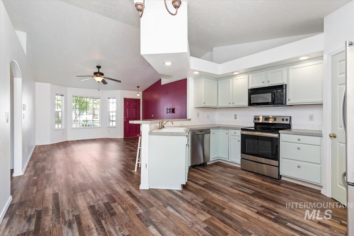 11927 Colonial, Caldwell, Idaho 83605, 3 Bedrooms, 2 Bathrooms, Residential For Sale, Price $349,900,MLS 99000998