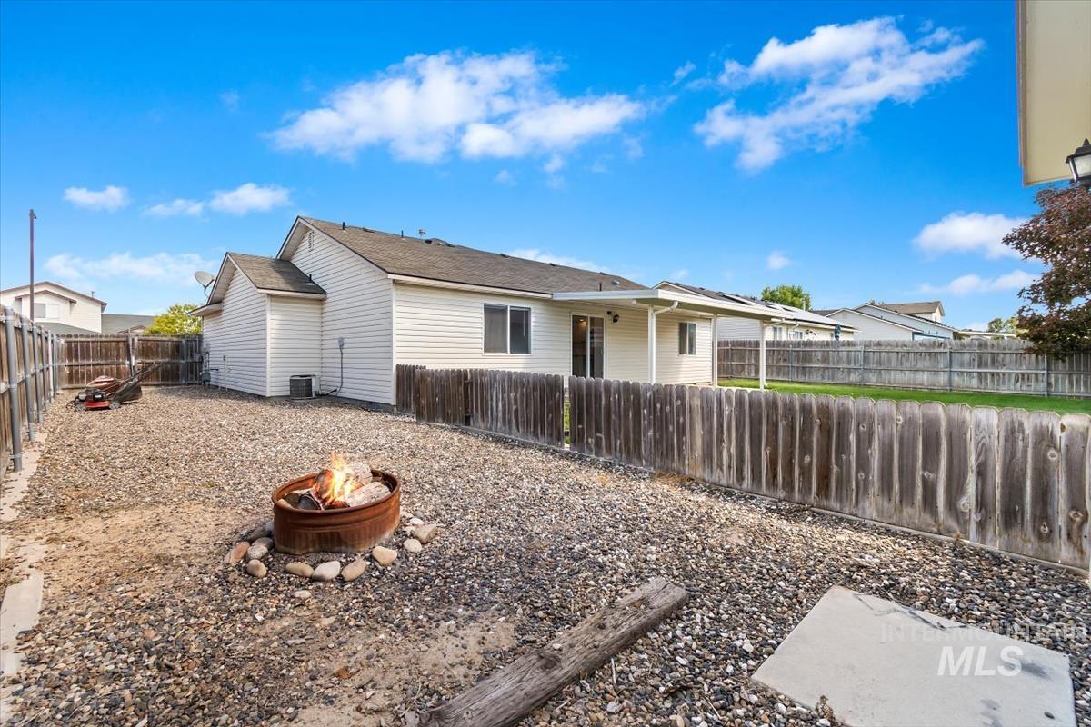 11927 Colonial, Caldwell, Idaho 83605, 3 Bedrooms, 2 Bathrooms, Residential For Sale, Price $349,900,MLS 99000998