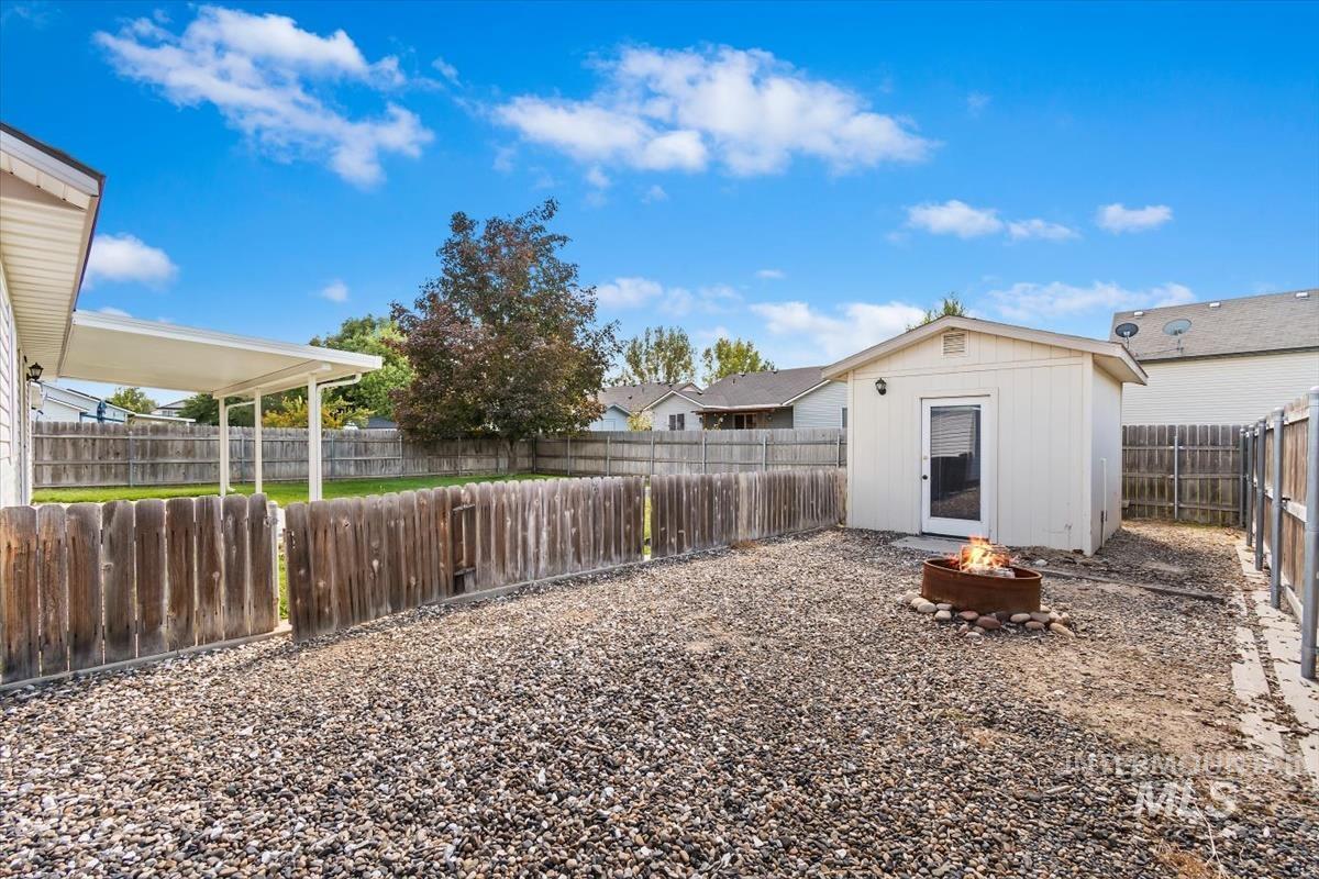 11927 Colonial, Caldwell, Idaho 83605, 3 Bedrooms, 2 Bathrooms, Residential For Sale, Price $349,900,MLS 99000998