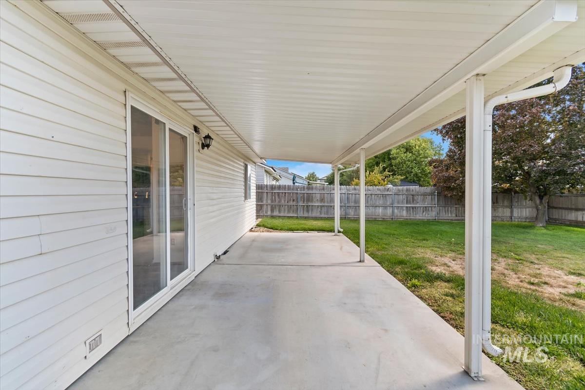 11927 Colonial, Caldwell, Idaho 83605, 3 Bedrooms, 2 Bathrooms, Residential For Sale, Price $349,900,MLS 99000998