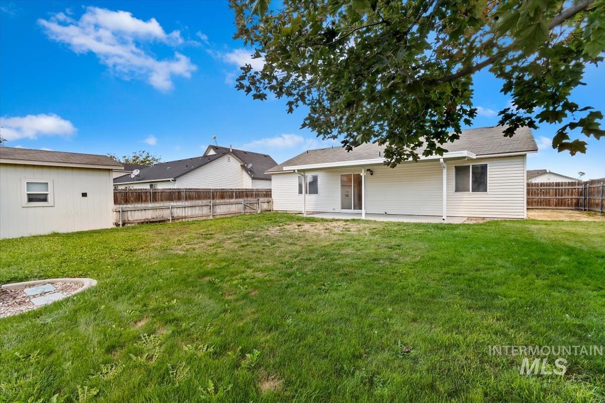 11927 Colonial, Caldwell, Idaho 83605, 3 Bedrooms, 2 Bathrooms, Residential For Sale, Price $349,900,MLS 99000998
