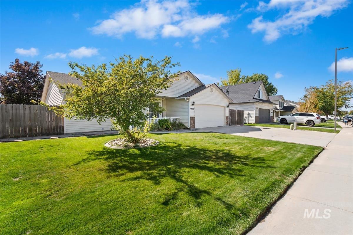 11927 Colonial, Caldwell, Idaho 83605, 3 Bedrooms, 2 Bathrooms, Residential For Sale, Price $349,900,MLS 99000998