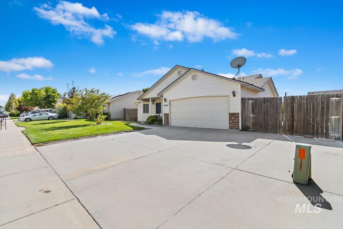 11927 Colonial, Caldwell, Idaho 83605, 3 Bedrooms, 2 Bathrooms, Residential For Sale, Price $349,900,MLS 99000998
