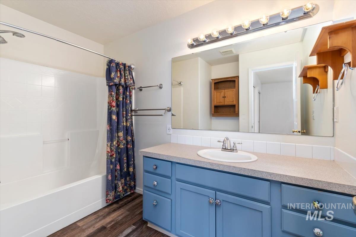 11927 Colonial, Caldwell, Idaho 83605, 3 Bedrooms, 2 Bathrooms, Residential For Sale, Price $349,900,MLS 99000998