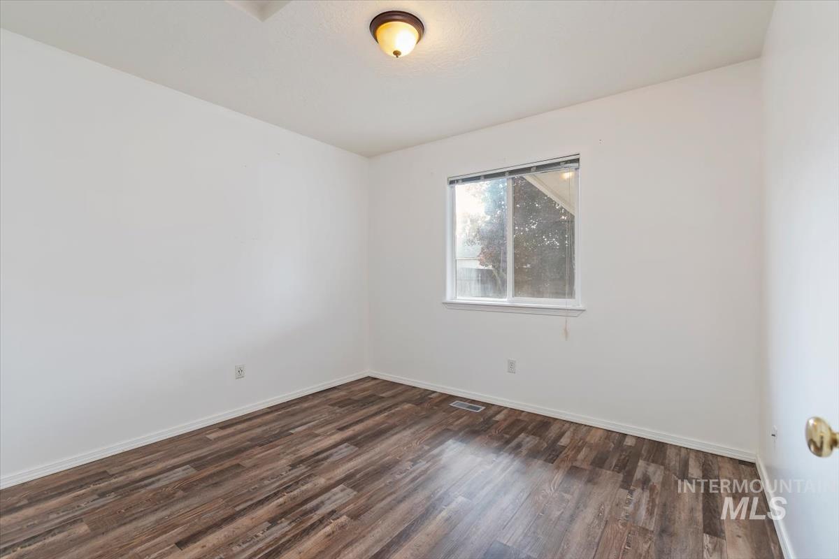 11927 Colonial, Caldwell, Idaho 83605, 3 Bedrooms, 2 Bathrooms, Residential For Sale, Price $349,900,MLS 99000998