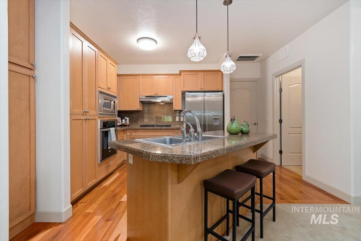 1124 E Winding Creek Drive, Eagle, Idaho 83616, 2 Bedrooms, 1.5 Bathrooms, Residential For Sale, Price $399,900,MLS 99001021