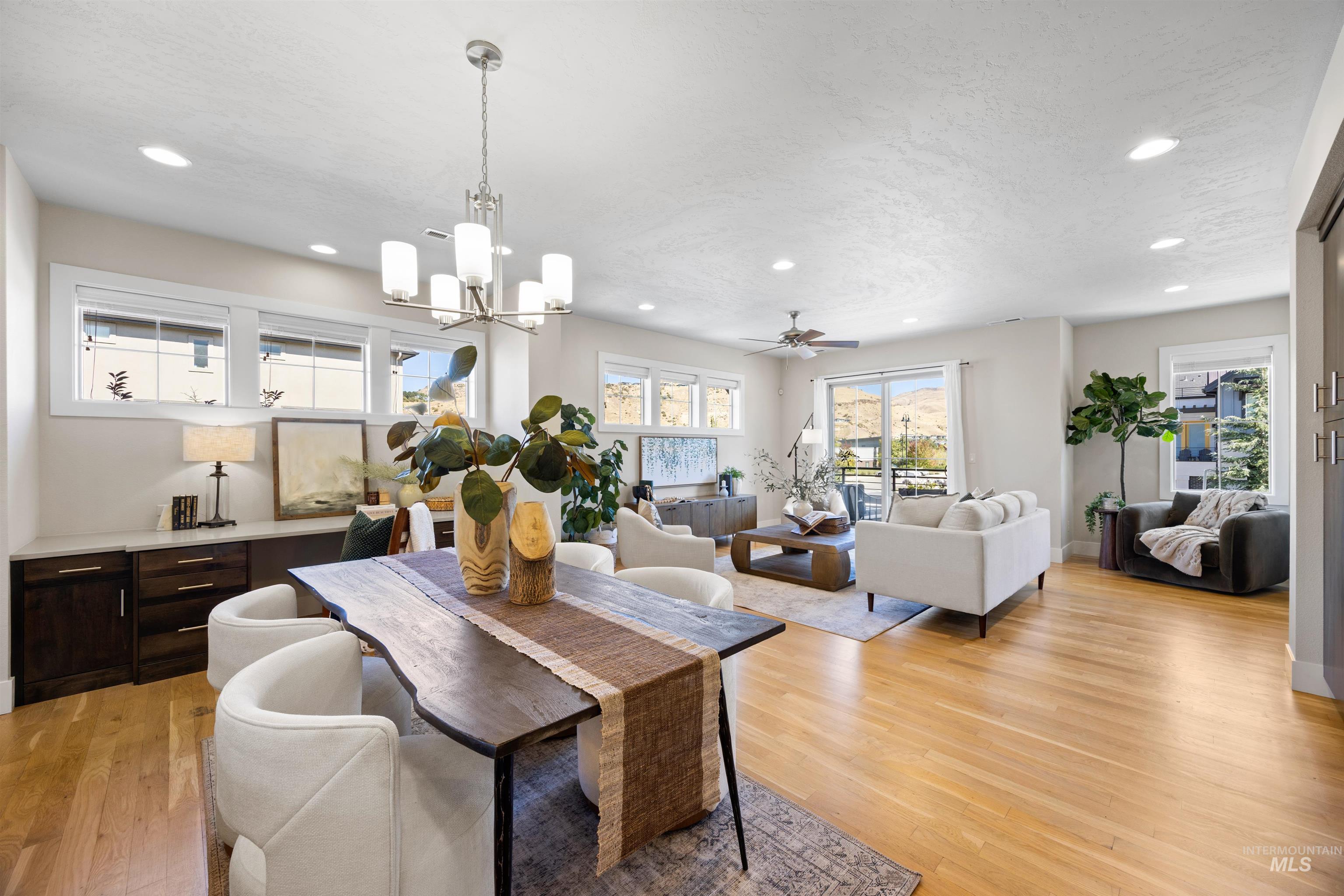 3270 E Thoroughbred Ln, Boise, Idaho 83716, 2 Bedrooms, 2.5 Bathrooms, Residential For Sale, Price $589,900,MLS 99001027