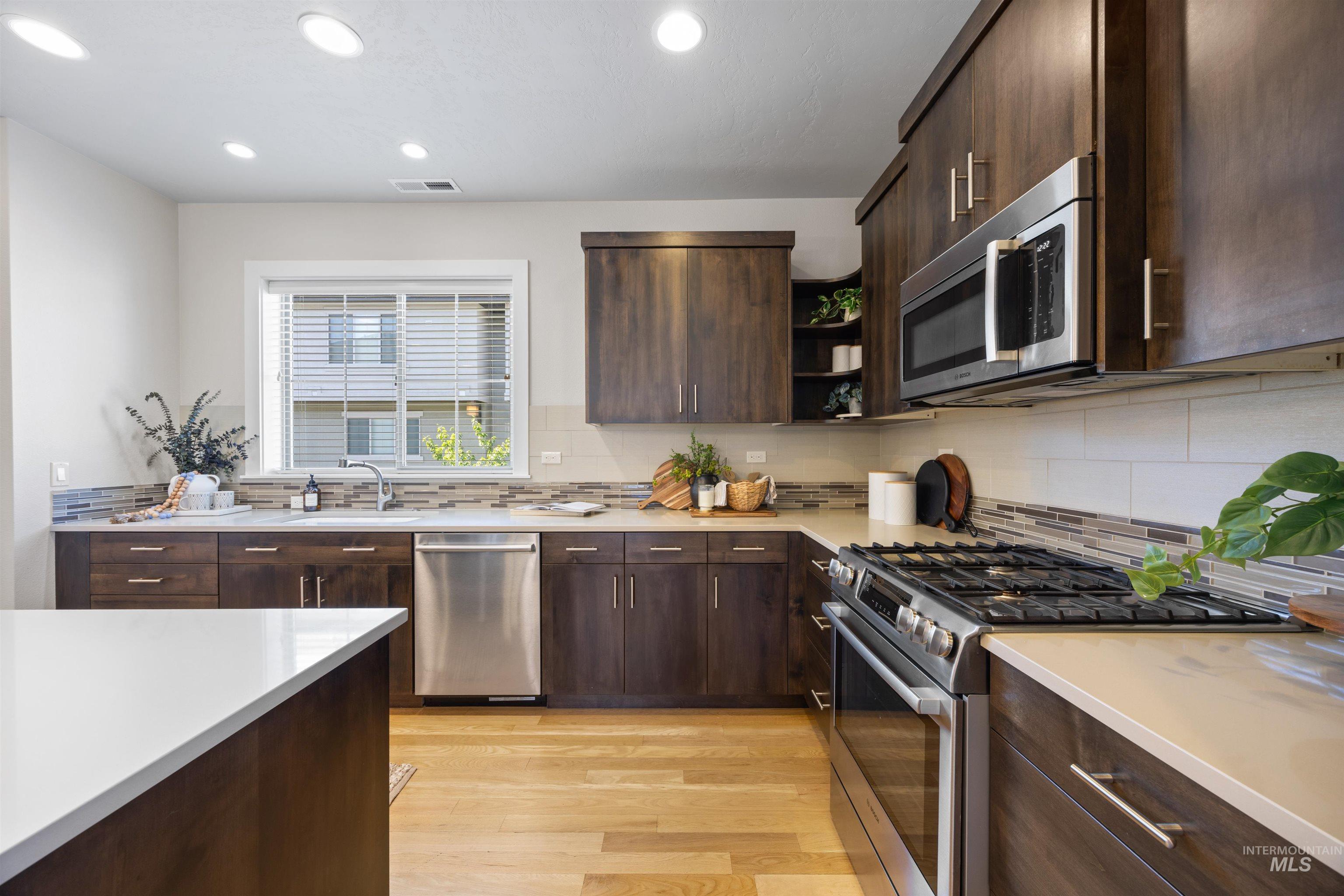 3270 E Thoroughbred Ln, Boise, Idaho 83716, 2 Bedrooms, 2.5 Bathrooms, Residential For Sale, Price $589,900,MLS 99001027