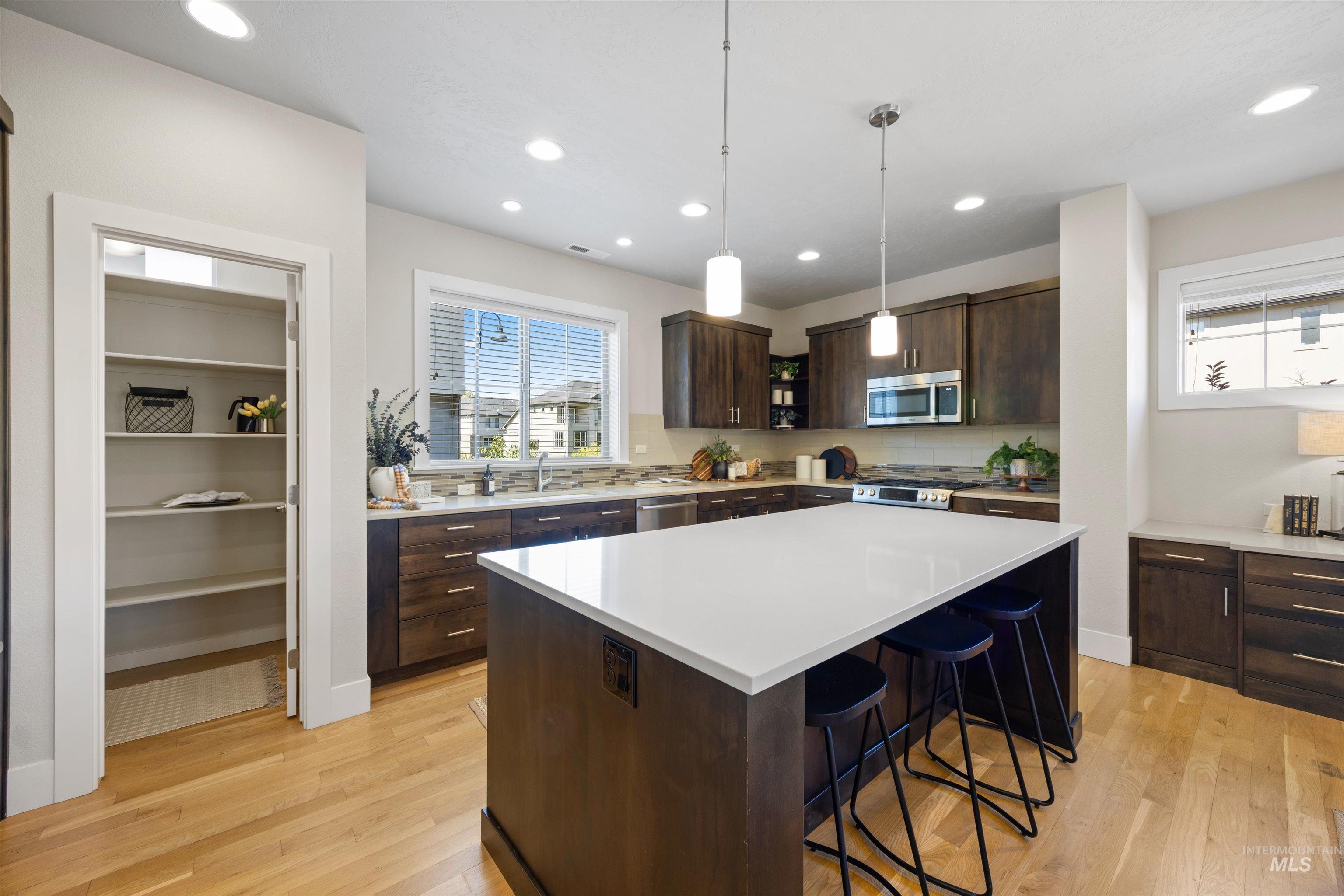 3270 E Thoroughbred Ln, Boise, Idaho 83716, 2 Bedrooms, 2.5 Bathrooms, Residential For Sale, Price $589,900,MLS 99001027