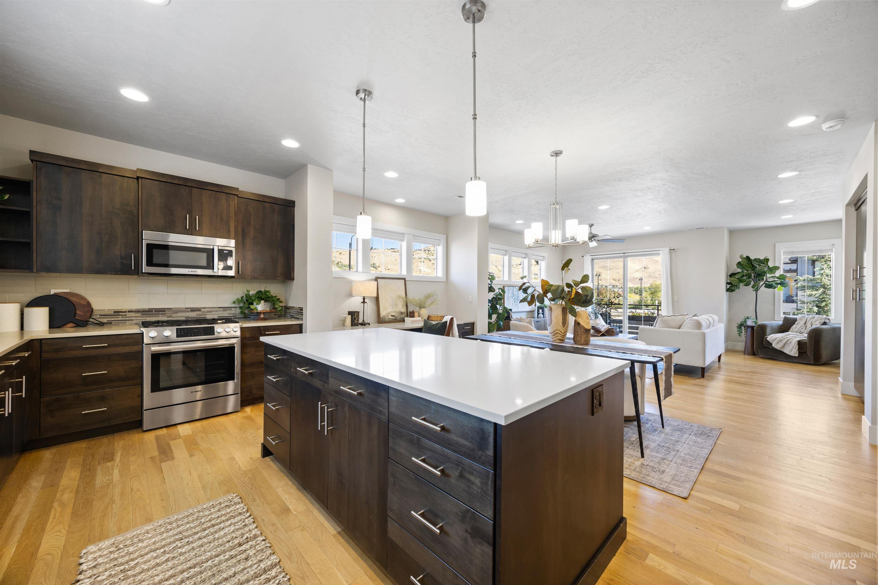 3270 E Thoroughbred Ln, Boise, Idaho 83716, 2 Bedrooms, 2.5 Bathrooms, Residential For Sale, Price $589,900,MLS 99001027