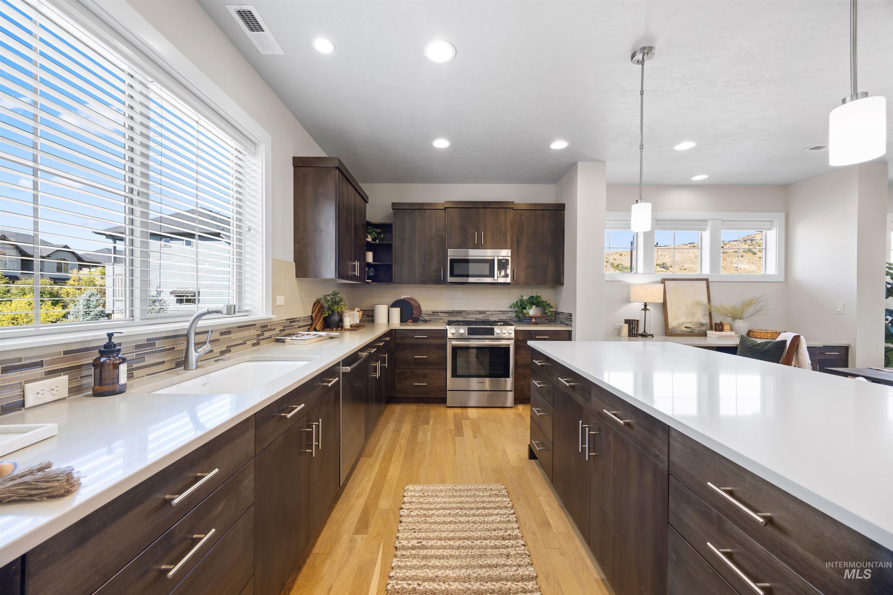 3270 E Thoroughbred Ln, Boise, Idaho 83716, 2 Bedrooms, 2.5 Bathrooms, Residential For Sale, Price $589,900,MLS 99001027