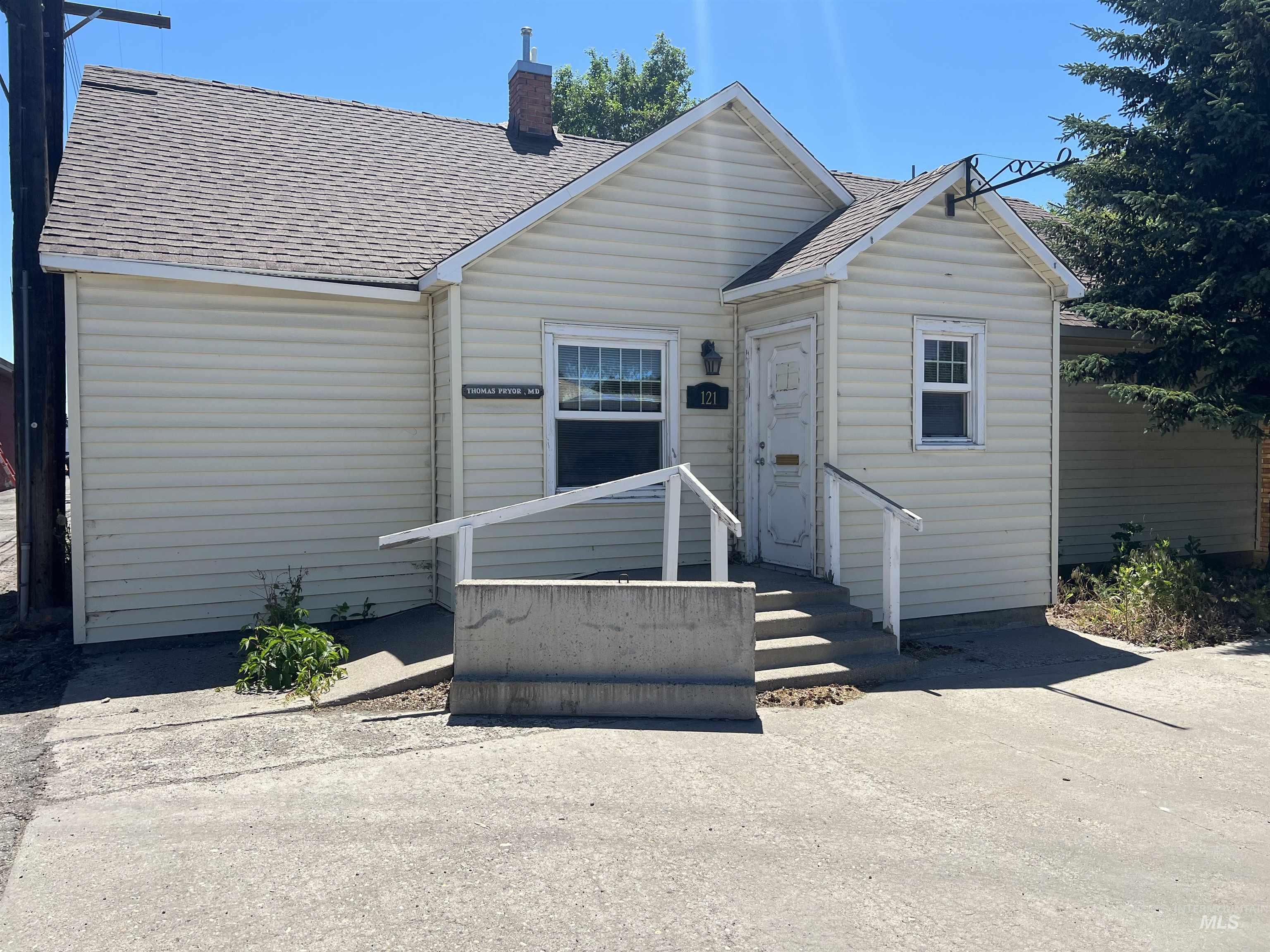 121 5th Ave W, Gooding, Idaho 83330, 3 Bedrooms, 2 Bathrooms, Residential For Sale, Price $174,900,MLS 99001040