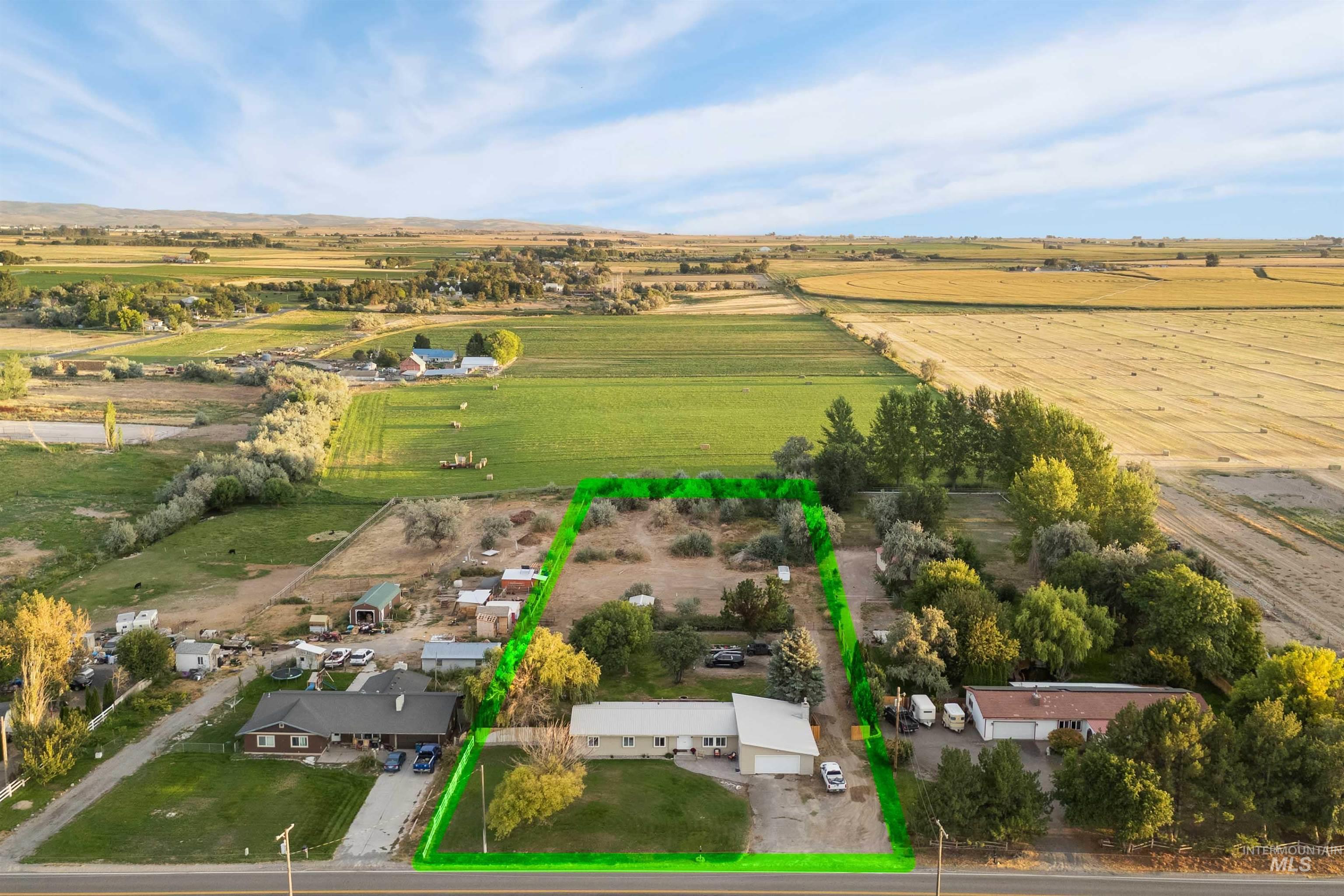 2681 E 3700 N, Twin Falls, Idaho 83301, 4 Bedrooms, 2 Bathrooms, Residential For Sale, Price $550,000,MLS 99001048