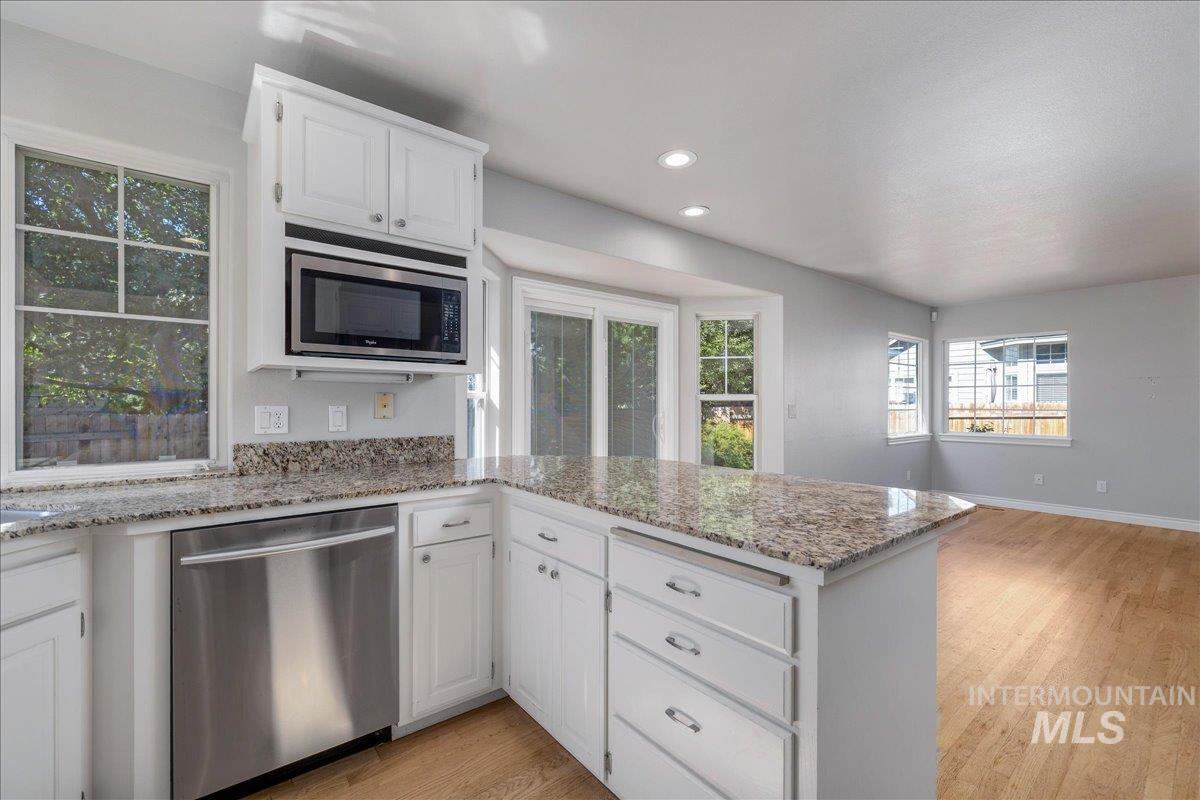 366 E Brookhollow Dr, Boise, Idaho 83716, 3 Bedrooms, 2.5 Bathrooms, Residential For Sale, Price $585,000,MLS 99001052