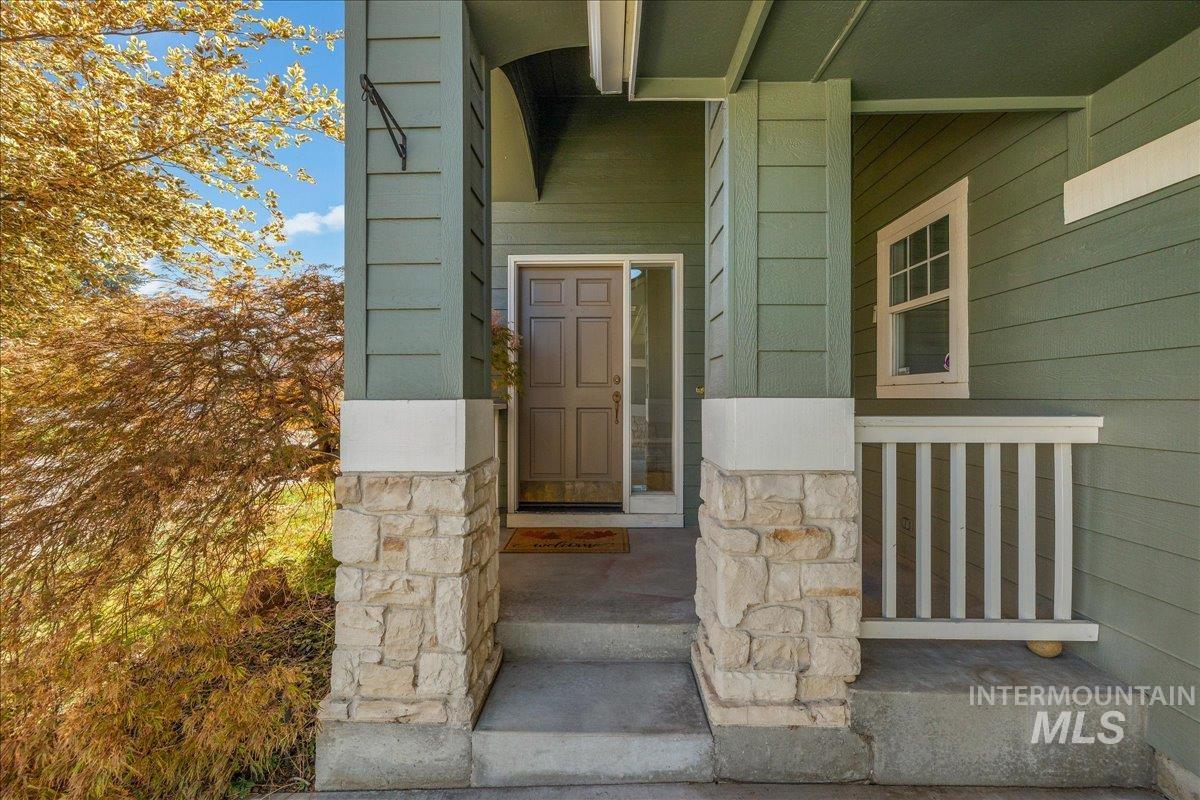366 E Brookhollow Dr, Boise, Idaho 83716, 3 Bedrooms, 2.5 Bathrooms, Residential For Sale, Price $585,000,MLS 99001052
