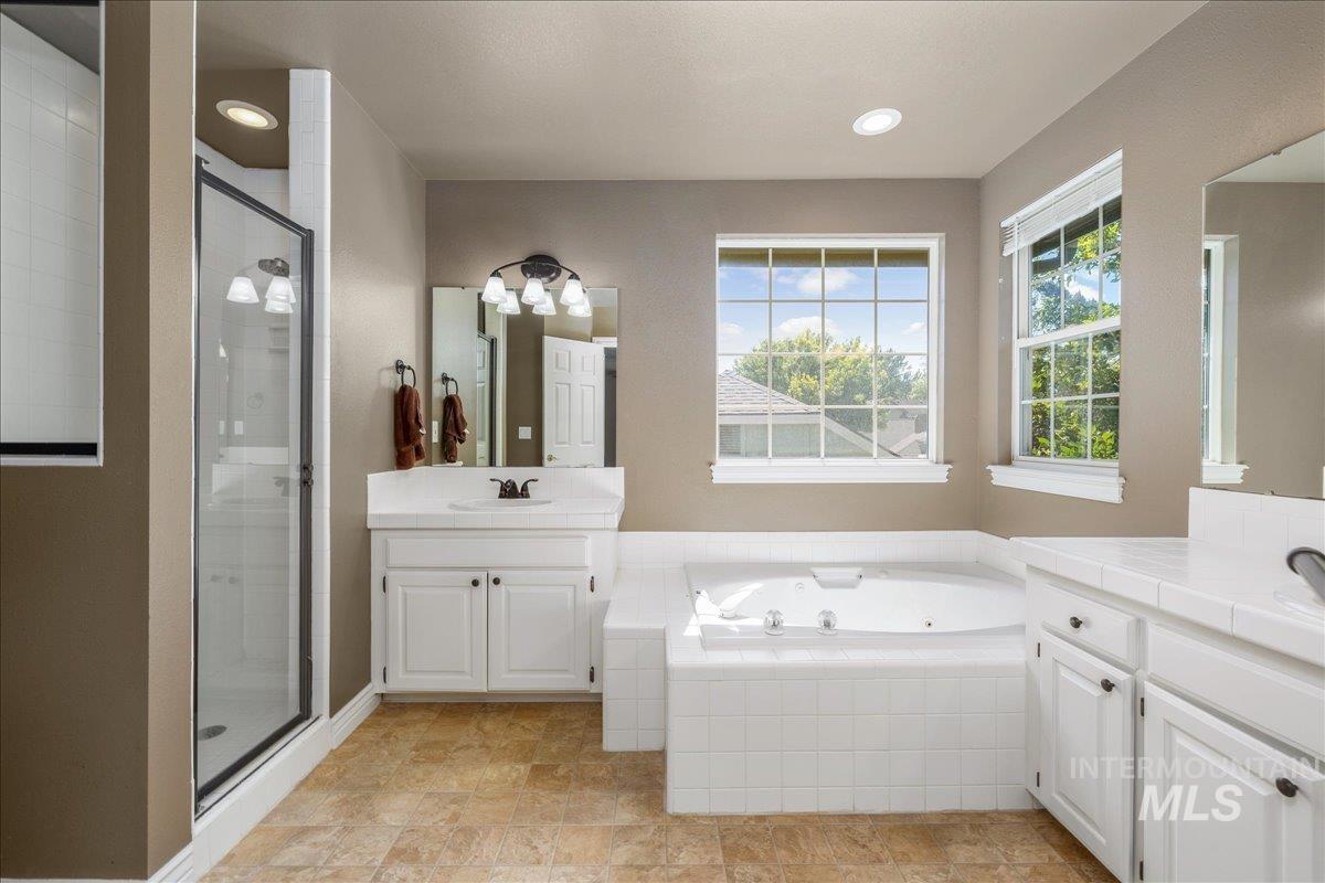 366 E Brookhollow Dr, Boise, Idaho 83716, 3 Bedrooms, 2.5 Bathrooms, Residential For Sale, Price $585,000,MLS 99001052