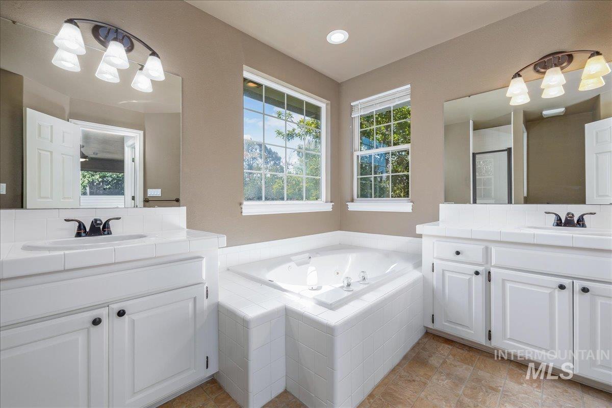 366 E Brookhollow Dr, Boise, Idaho 83716, 3 Bedrooms, 2.5 Bathrooms, Residential For Sale, Price $585,000,MLS 99001052
