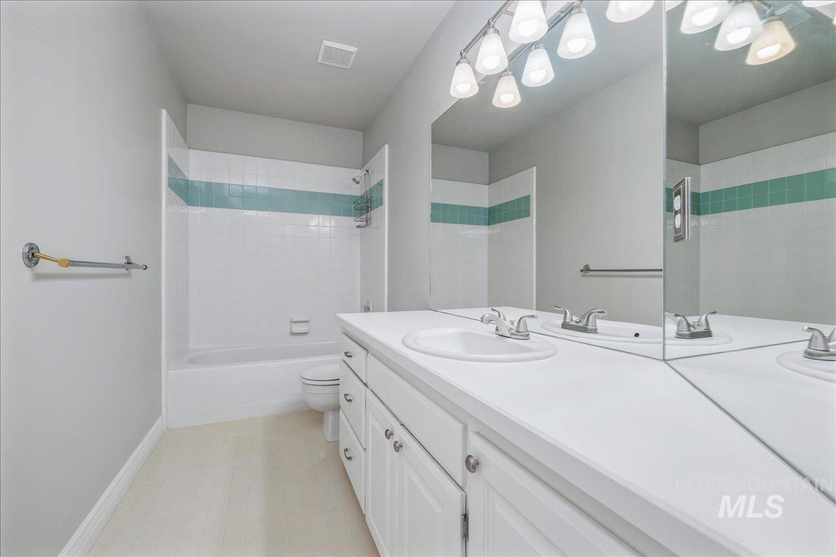 366 E Brookhollow Dr, Boise, Idaho 83716, 3 Bedrooms, 2.5 Bathrooms, Residential For Sale, Price $585,000,MLS 99001052