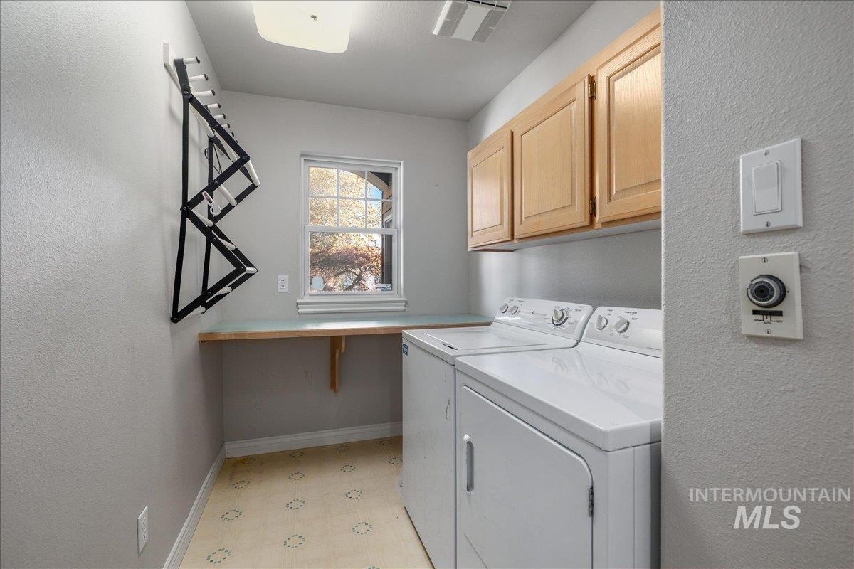 366 E Brookhollow Dr, Boise, Idaho 83716, 3 Bedrooms, 2.5 Bathrooms, Residential For Sale, Price $585,000,MLS 99001052