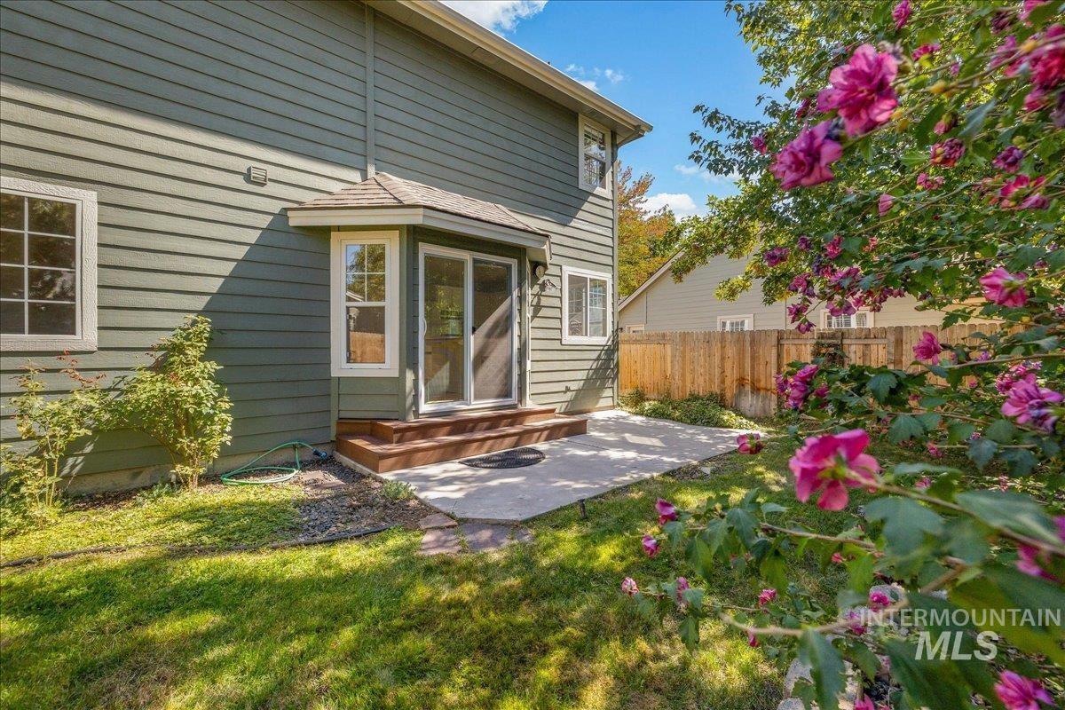 366 E Brookhollow Dr, Boise, Idaho 83716, 3 Bedrooms, 2.5 Bathrooms, Residential For Sale, Price $585,000,MLS 99001052