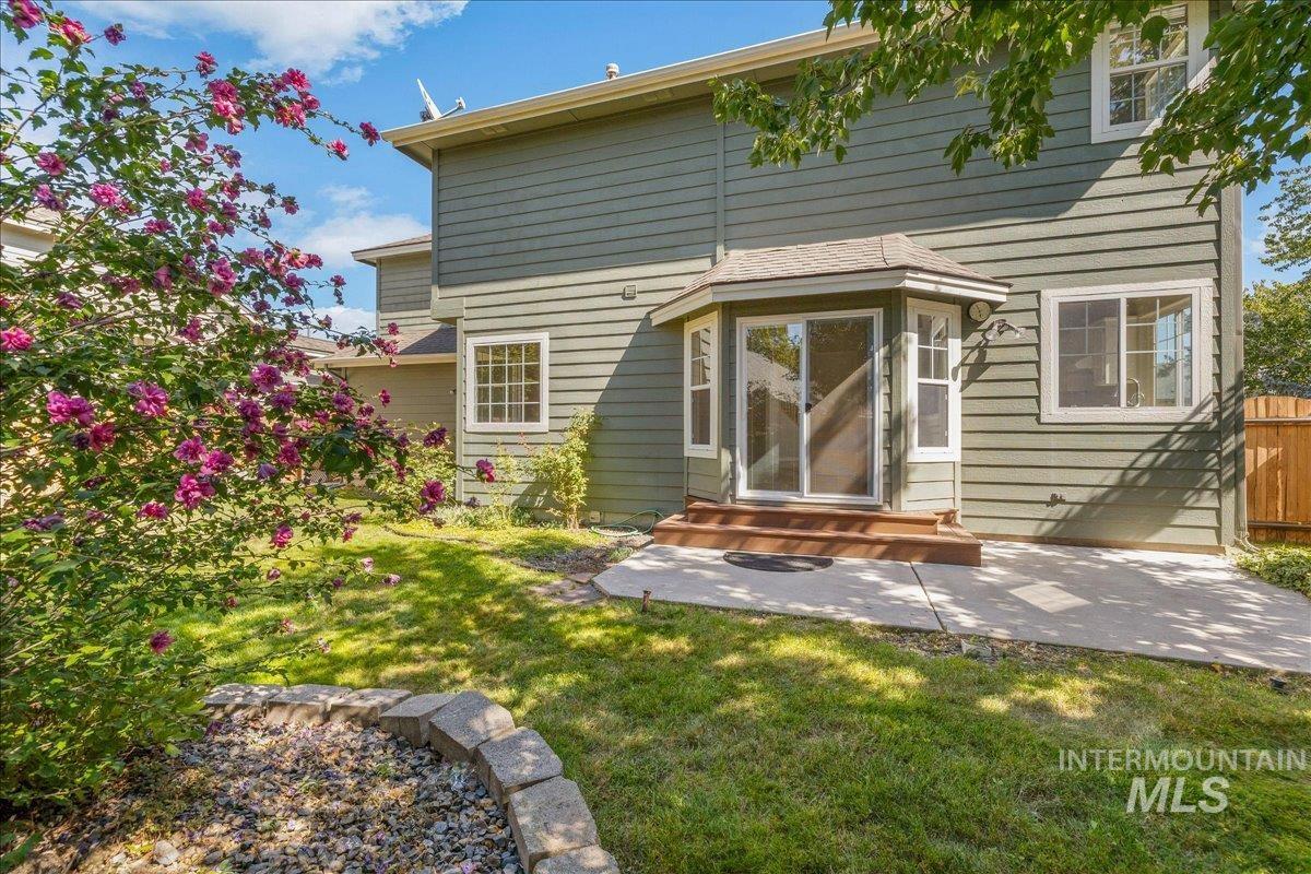 366 E Brookhollow Dr, Boise, Idaho 83716, 3 Bedrooms, 2.5 Bathrooms, Residential For Sale, Price $585,000,MLS 99001052