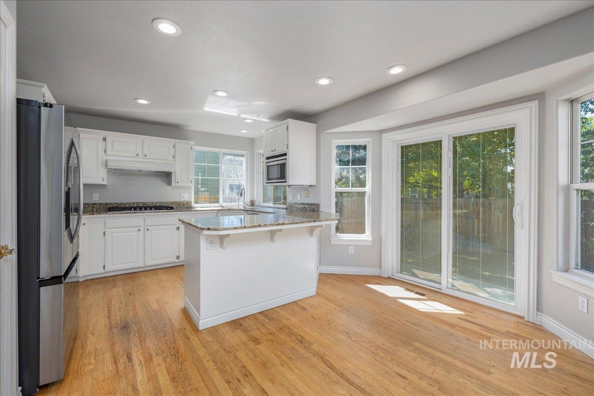 366 E Brookhollow Dr, Boise, Idaho 83716, 3 Bedrooms, 2.5 Bathrooms, Residential For Sale, Price $585,000,MLS 99001052
