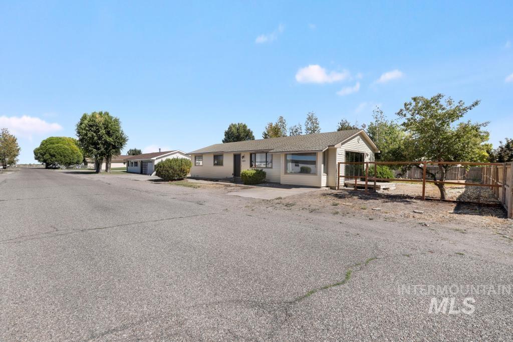 2220 Macs Ave, Heyburn, Idaho 83336, 3 Bedrooms, 1 Bathroom, Residential For Sale, Price $264,900,MLS 99001056