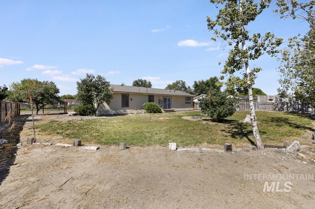 2220 Macs Ave, Heyburn, Idaho 83336, 3 Bedrooms, 1 Bathroom, Residential For Sale, Price $264,900,MLS 99001056