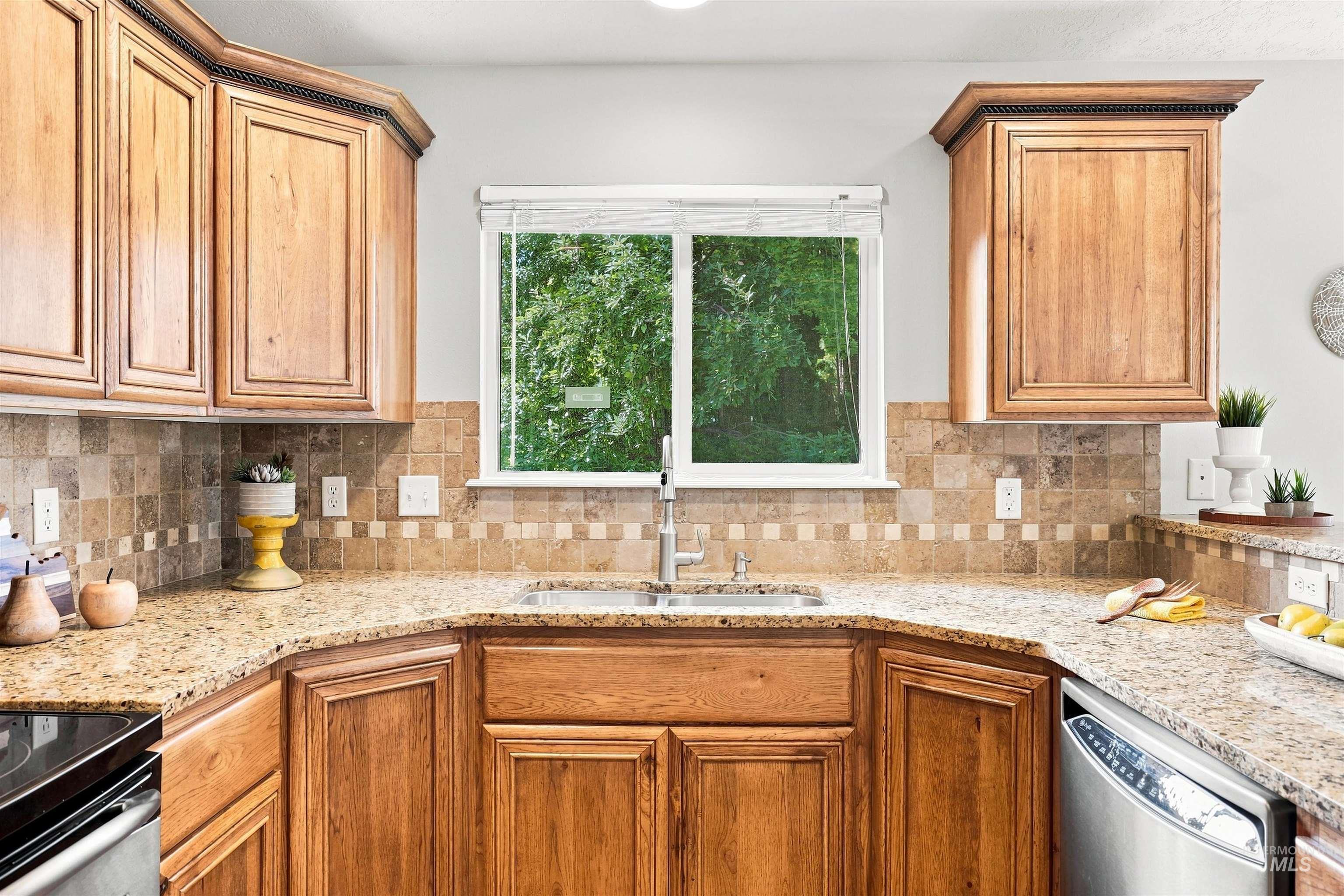 663 N Shadowfox PL, Eagle, Idaho 83616, 3 Bedrooms, 2.5 Bathrooms, Residential For Sale, Price $444,000,MLS 99001059