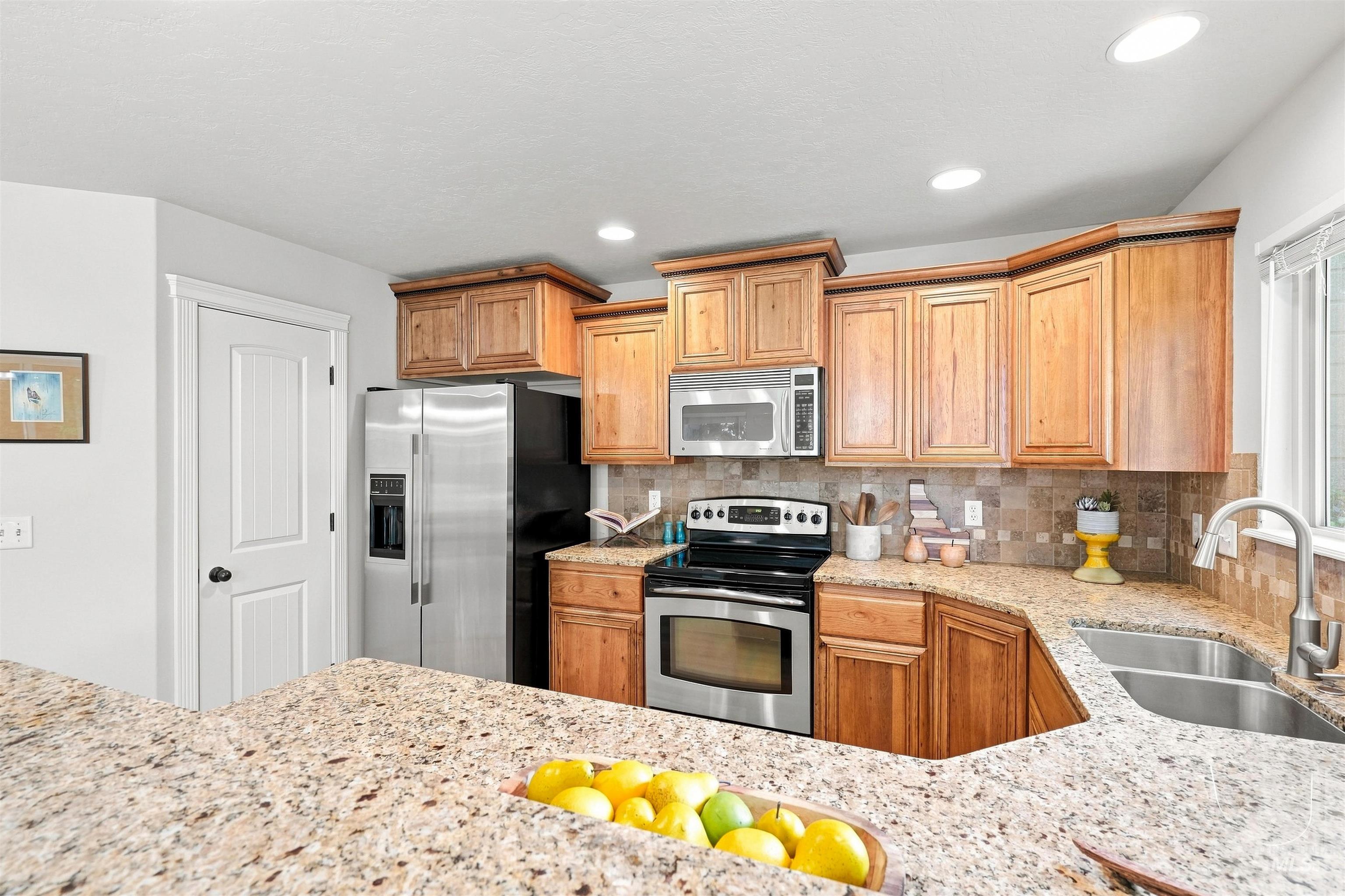 663 N Shadowfox PL, Eagle, Idaho 83616, 3 Bedrooms, 2.5 Bathrooms, Residential For Sale, Price $444,000,MLS 99001059