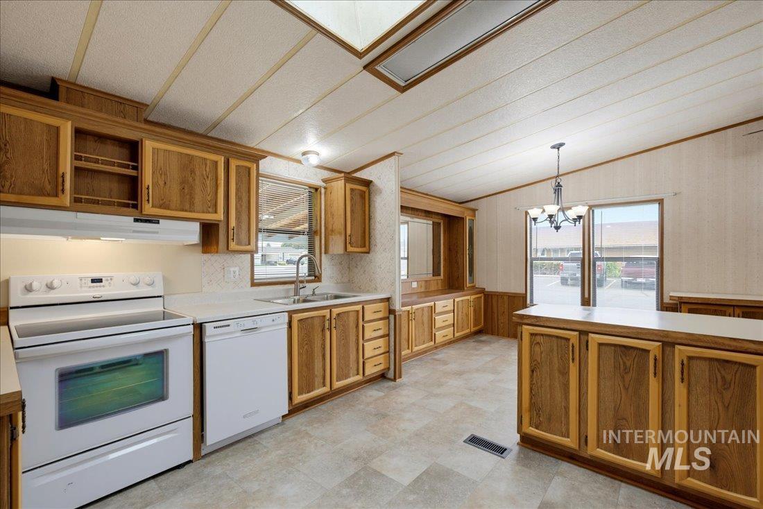 1907 W Flamingo Ave #44, Nampa, Idaho 83651, 3 Bedrooms, 2 Bathrooms, Residential For Sale, Price $175,000,MLS 99001079