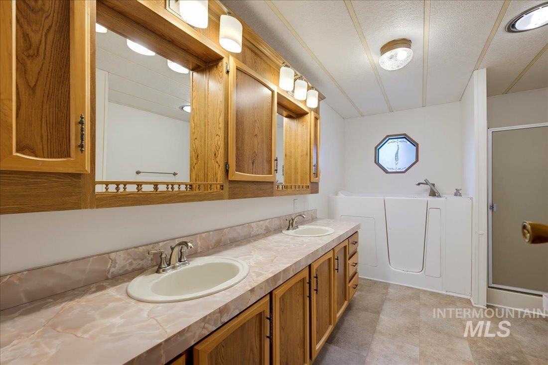 1907 W Flamingo Ave #44, Nampa, Idaho 83651, 3 Bedrooms, 2 Bathrooms, Residential For Sale, Price $175,000, 99001079