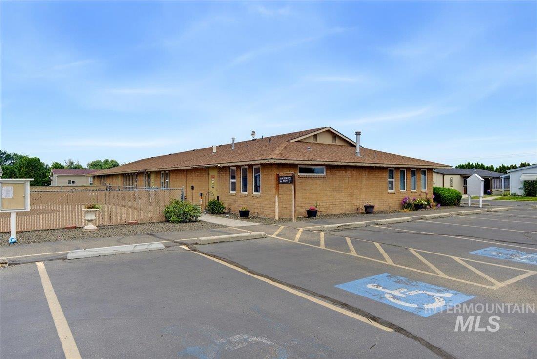 1907 W Flamingo Ave #44, Nampa, Idaho 83651, 3 Bedrooms, 2 Bathrooms, Residential For Sale, Price $175,000, 99001079
