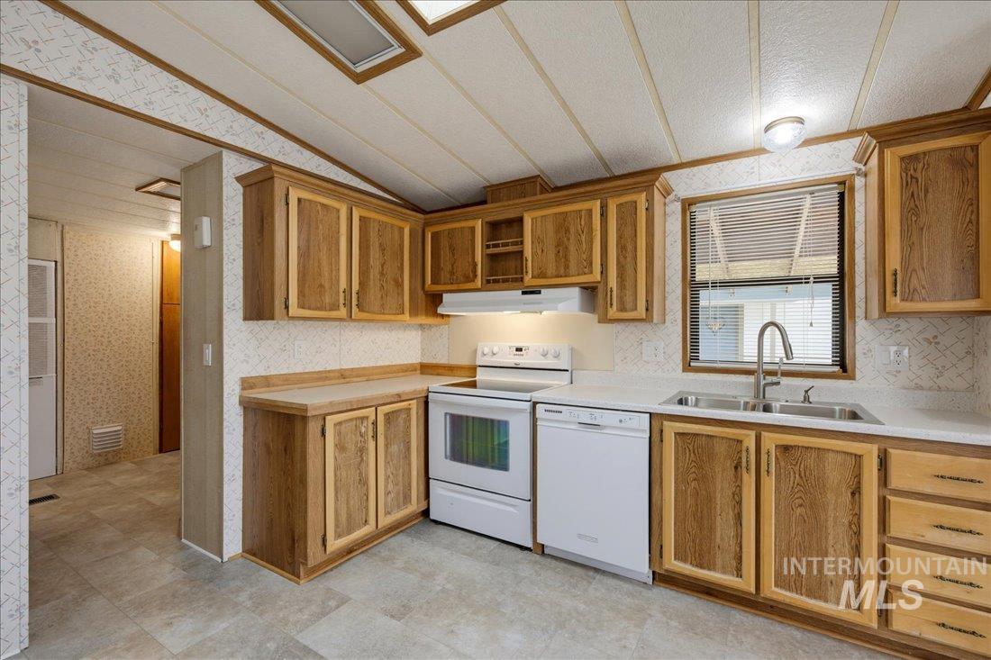 1907 W Flamingo Ave #44, Nampa, Idaho 83651, 3 Bedrooms, 2 Bathrooms, Residential For Sale, Price $175,000,MLS 99001079
