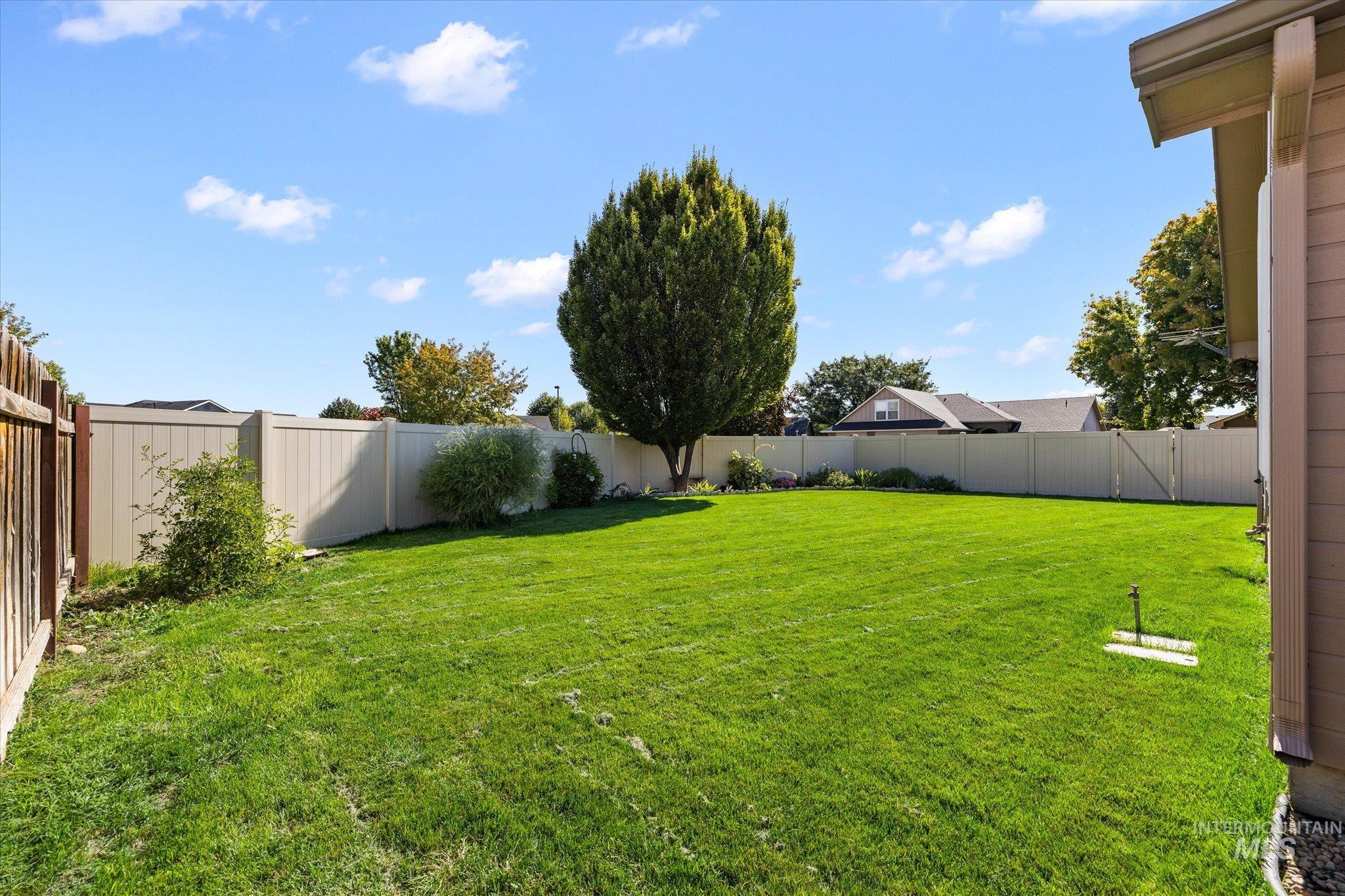 11354 W Mission Pointe Dr, Nampa, Idaho 83651, 3 Bedrooms, 2 Bathrooms, Residential For Sale, Price $399,900, 99001092