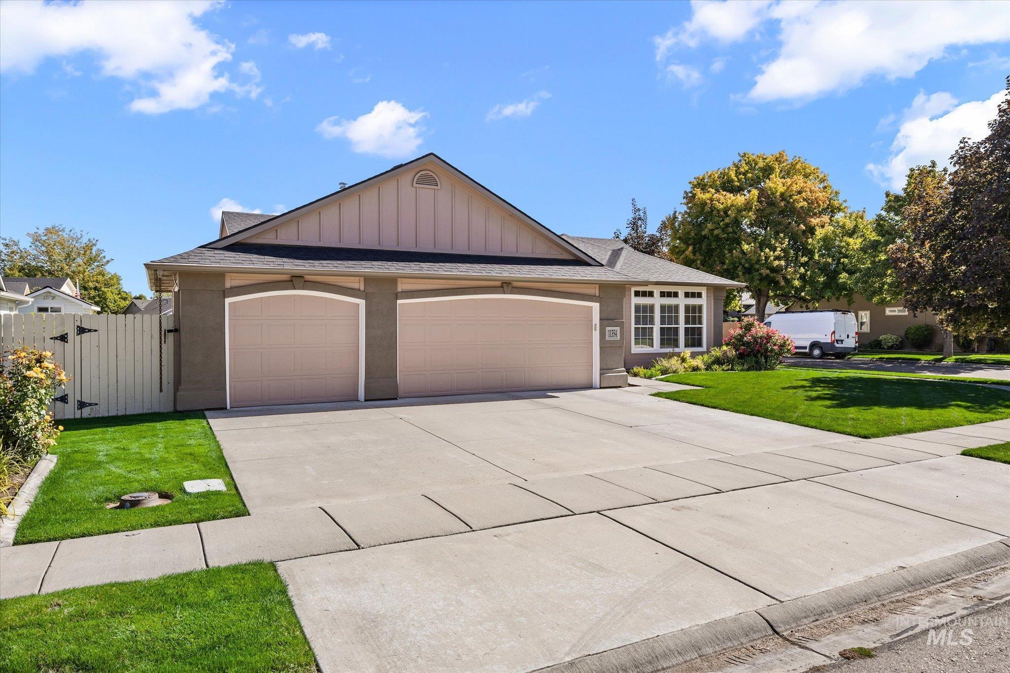 11354 W Mission Pointe Dr, Nampa, Idaho 83651, 3 Bedrooms, 2 Bathrooms, Residential For Sale, Price $399,900, 99001092